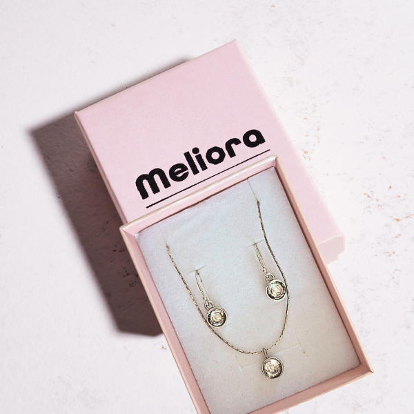 סט מכסף אמיתי 925 של שרשרת תליון ועגילים תלויים עם אבן חן עדינה שקופה