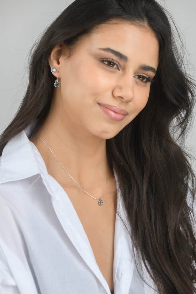 עגילים צמודים